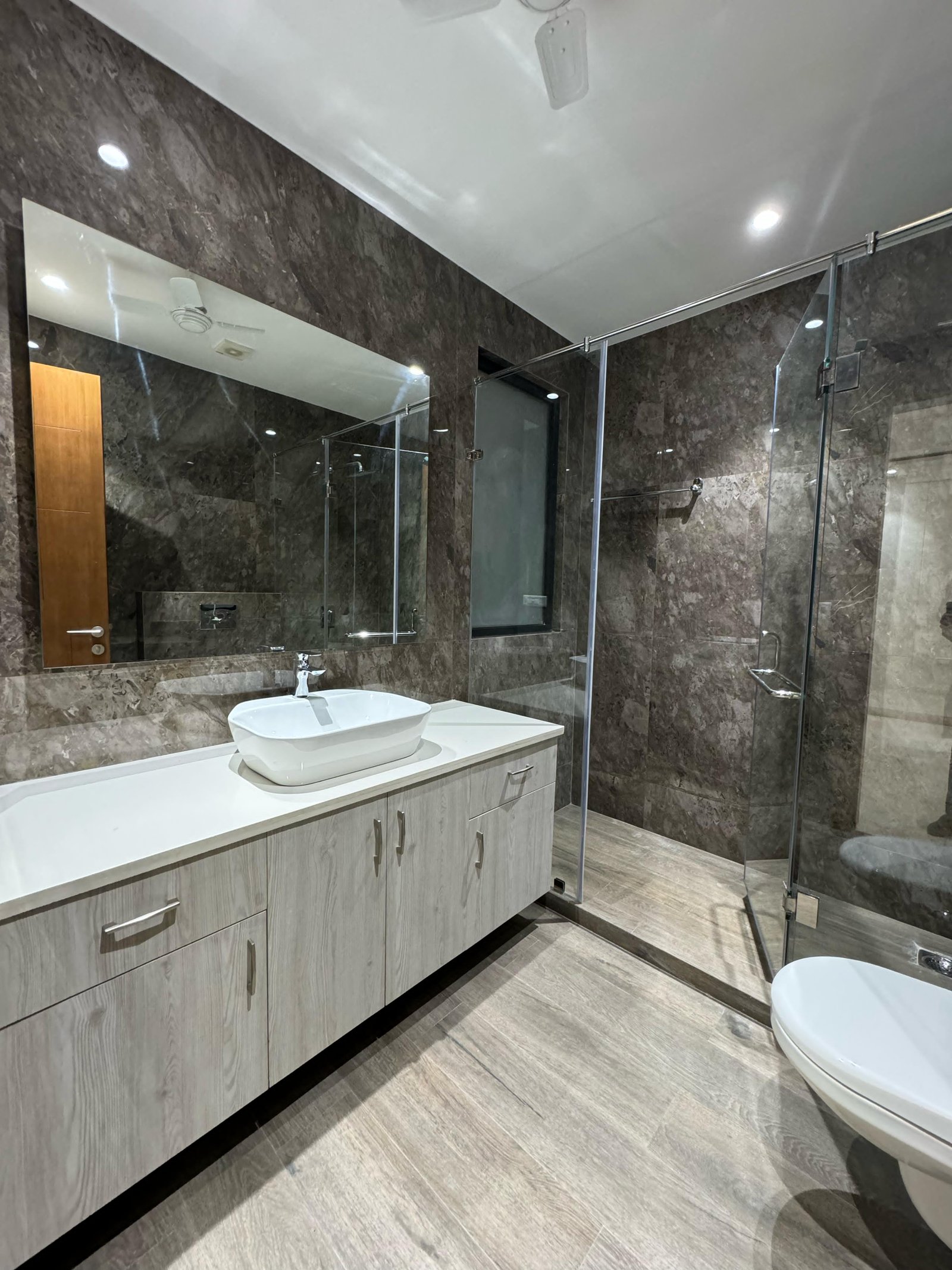 4BR, DLF Phase 1, G block available for rent
